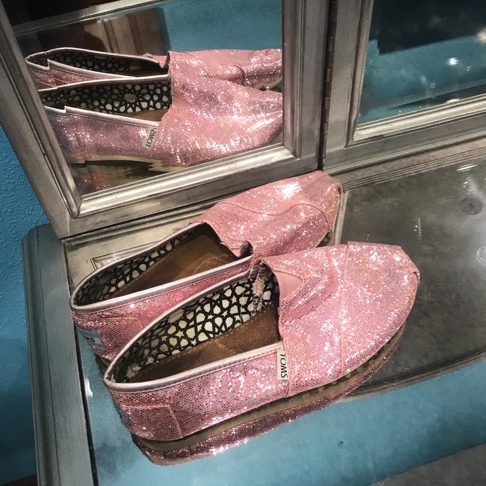 TOMS - Picture 3 of 3